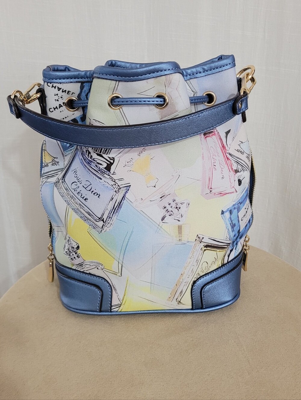 Drawstring Bucket Bag - Picture 5 of 10